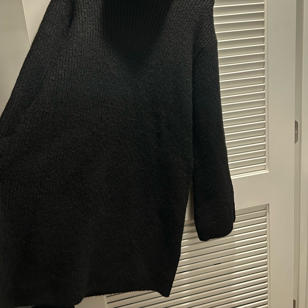 Steve Madden Elegant Black Turtleneck Sweater - Picture 3 of 9